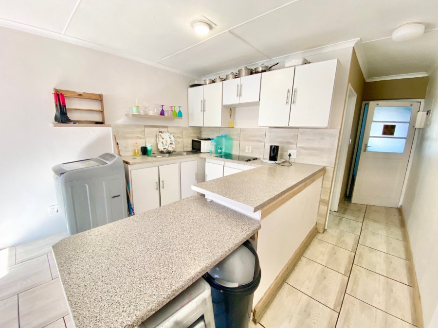 2 Bedroom Property for Sale in Middedorp Western Cape